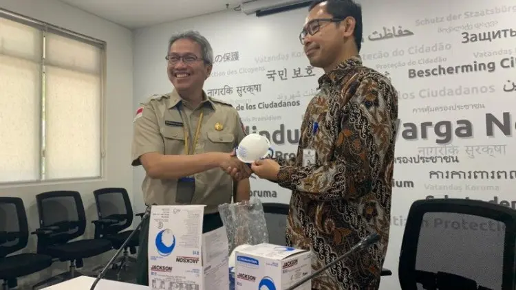 Sepuluh Ribu Masker Disalurkan untuk WNI di China