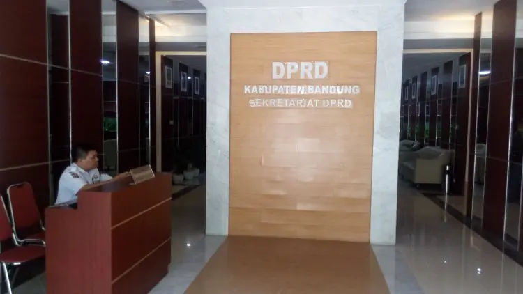 Dewan Minta Bupati Dadang Naser Evaluasi Dinas Pendidikan