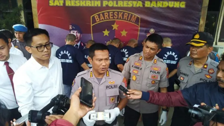 Polisi Bekuk Kawanan Pengganda Dolar Palsu di Bandung