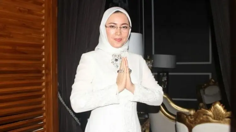 Anne Minta Para Pegawai Tak Lagi Pakai Kantong Plastik Sebagai Pembungkus