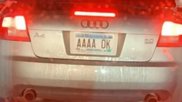Lihat Plat Mobile Ini, Netizen Auto Nyanyi Lagu Duo T2