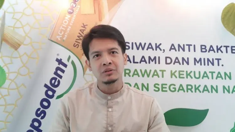 Cara Dimas Seto Jaga Kesehatan Gigi dan Gusi