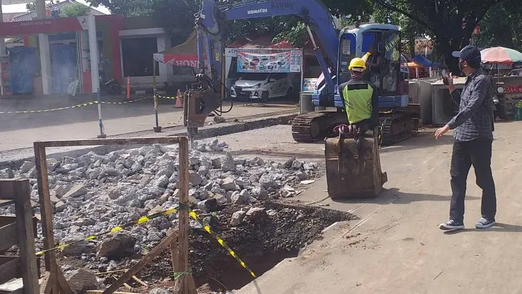 Kontraktor Proyek Pedestrian Cibinong Didenda