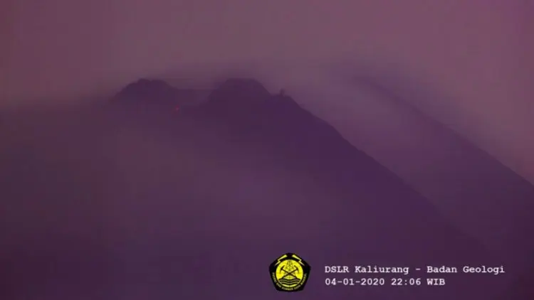 BPPTKG: Gunung Merapi Mengeluarkan Guguran Diduga Lava Pijar
