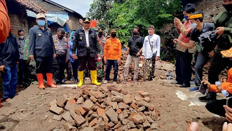 Wagub Uu Apresiasi Penanganan Bencana Puting Beliung di Desa Slangit