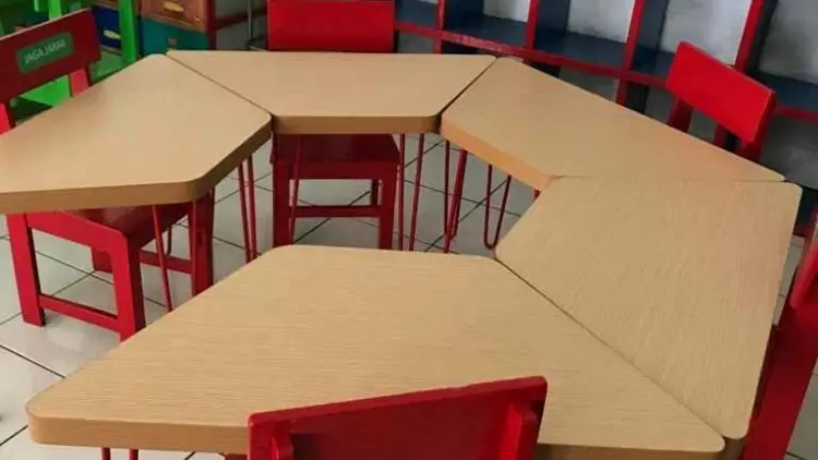 Tel-U Hibahkan Bangku Sekolah dan Marka Grafis ke TK Al-Ikhlas