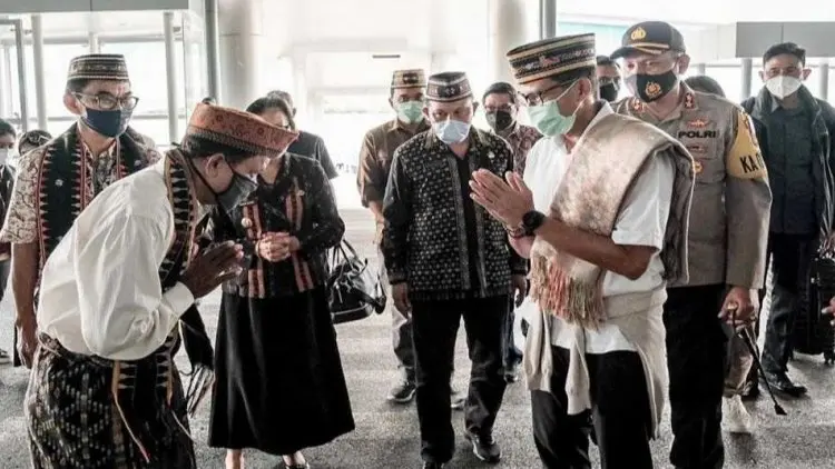 Menparekraf Cek Penerapan Prokes di Bandara