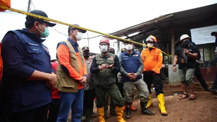 Ridwan Kamil Tinjau Lokasi Tanah Longsor di Sumedang