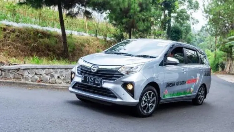Daihatsu Sigra Raih Penghargaan GridOto