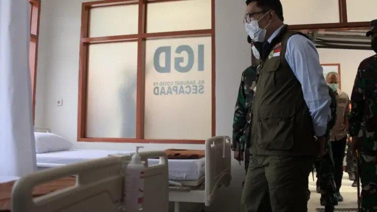 Gubernur Jabar Tinjau Rumah Sakit Darurat COVID-19 Secapa AD di Bandung 