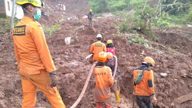 Tim SAR Gabungan Kembali Temukan Satu Orang Korban Jiwa Longsor Sumedang