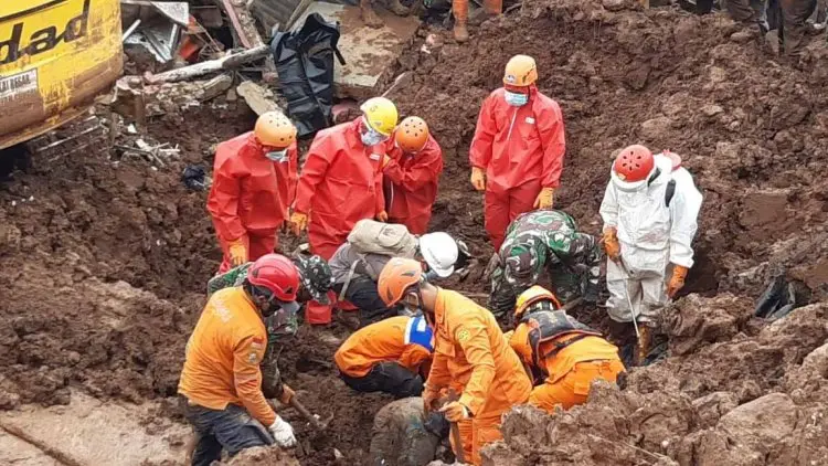 Korban Meninggal Dunia Longsor Sumedang Menjadi 19 Orang