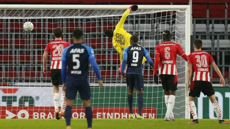 Kalah dari AZ Alkmaar 1-3, PSV Gagal Geser Ajax dari Puncak Klasemen