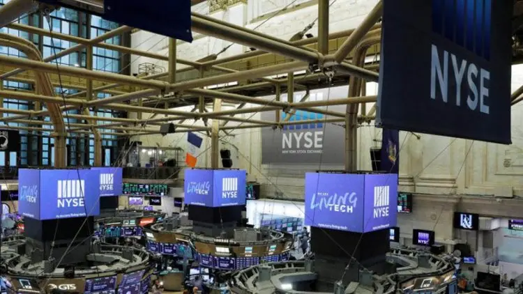Wall Street Bervariasi, Dow Ditutup Turun 8,22 Poin