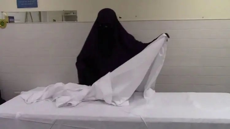 Tali Kafan Tidak Dibuka, Mayat Jadi Hantu Uculi?