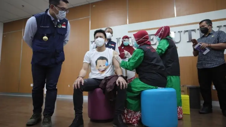 Begini Kata Ariel Noah Usai Disuntik Vaksin Covid-19