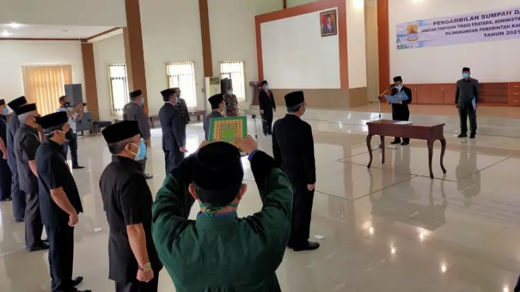 Lama Setelah Lelang Terbuka, Imron Lantik 4 Pejabat Baru