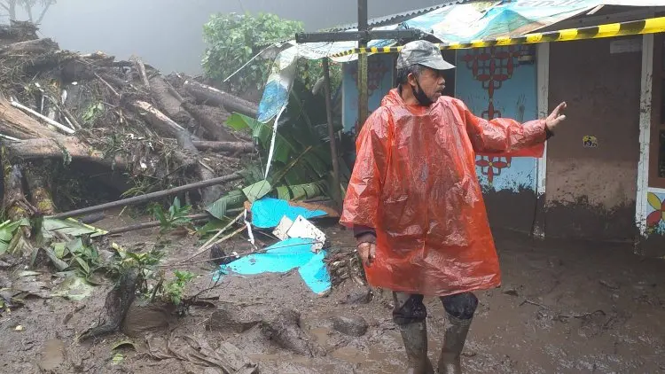 Bayi Berusia 10 Hari Selamat dari Banjir Bandang Tugu Selatan