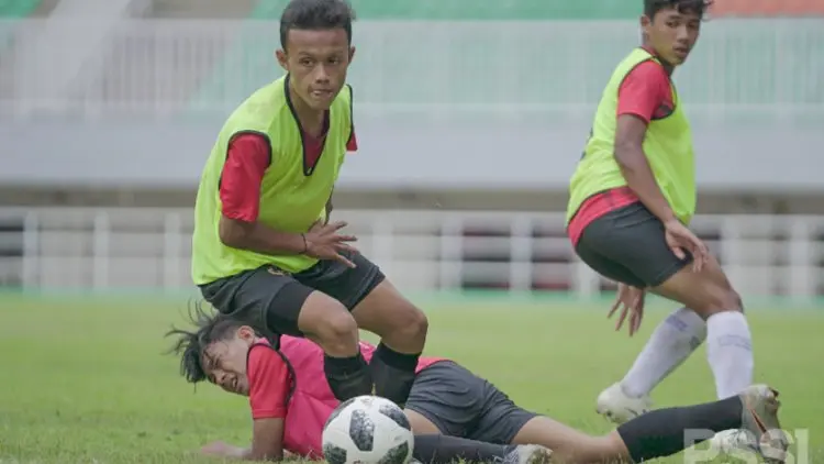 Pemain Garuda Select Asah Fisik Saat Inggris Karantina Wilayah
