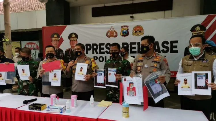 Polisi Gresik Tangkap Penyebar Hoaks Vaksinasi Tewaskan Kasdim 0817