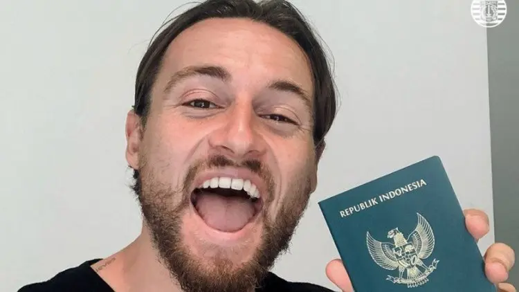 Marc Klok Bahagia Dapatkan Paspor Indonesia