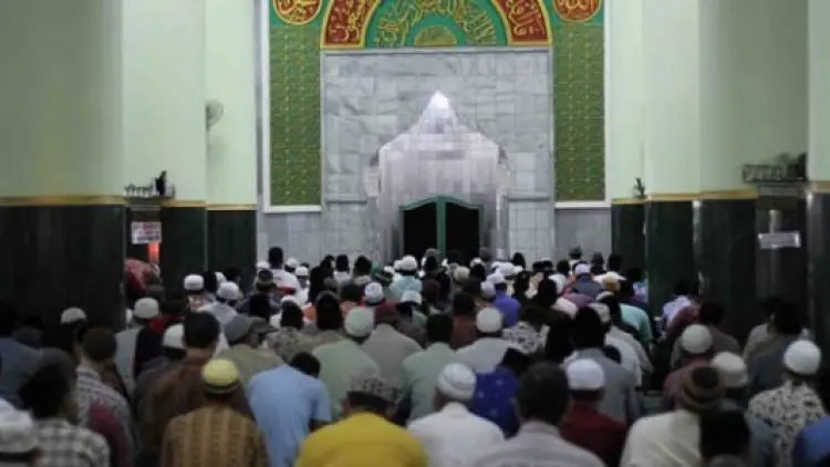 Mendapati Salat Jumat Sedang Berlangsung