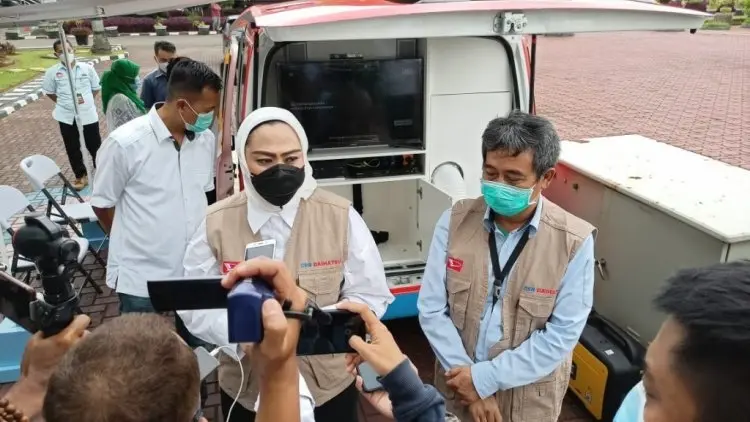 Daihatsu Donasikan Mobil Klinik ke Pemkab Karawang