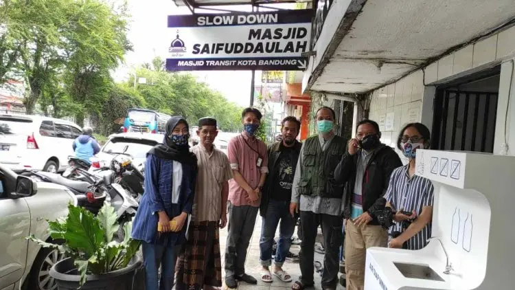 Wakaf Salman ITB Berikan Bantuan ke Masjid Saifuddaulah