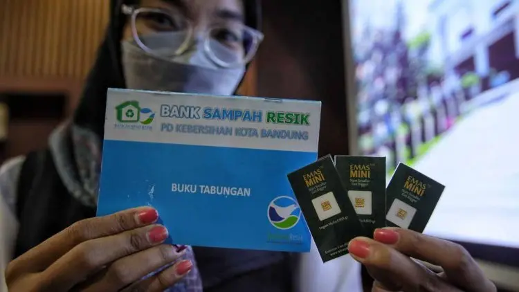 Wah... Di Kota Bandung, Sampah Ditukar Emas