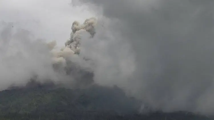 Gunung Merapi Luncurkan Awan Panas Guguran Sejauh 2 Km
