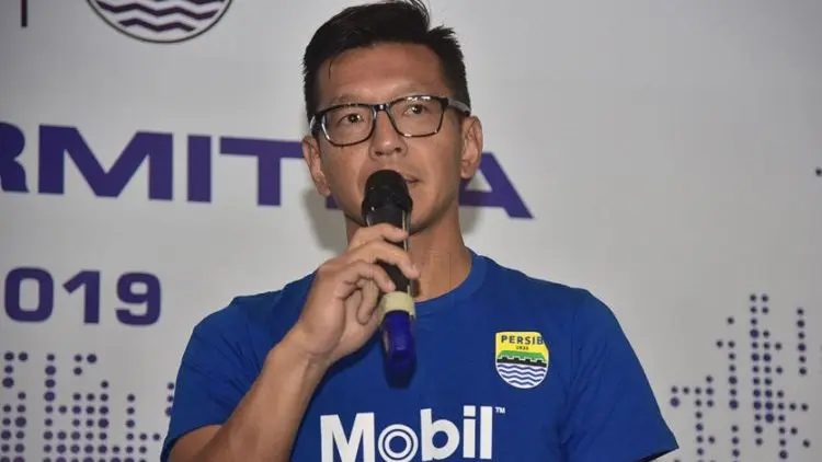 Teddy Tjahjono Pastikan Robert Alberts Tetap di Persib