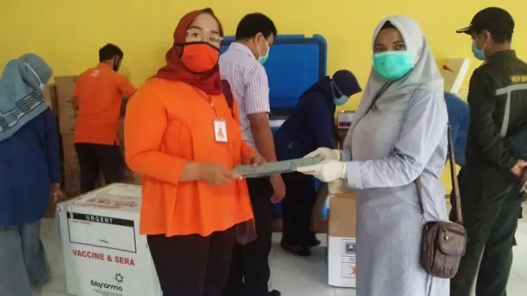 Dipercaya Satgas, PT Pos Kirim Vaksin ke Maluku dan NTT