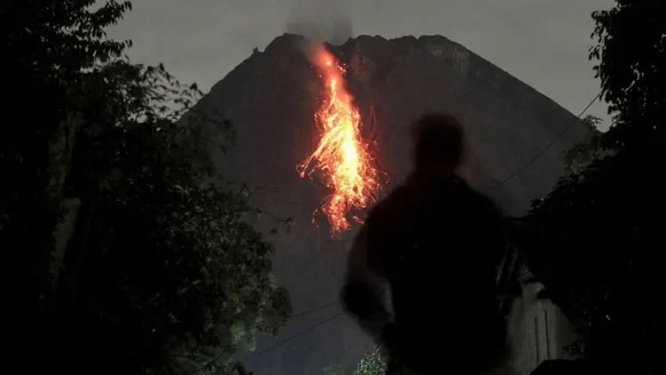 Gunung Merapi Enam Kali Meluncurkan Guguran Lava Pijar