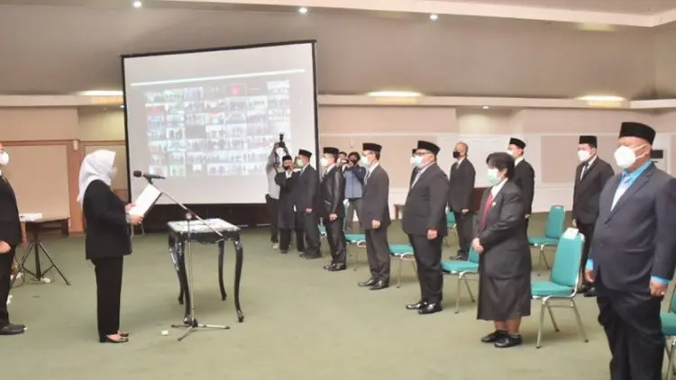 Bupati Bogor Lantik 400 Lebih PNS secara Virtual