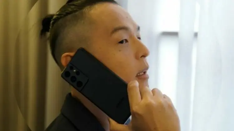 Cerita Ernest Prakasa Kepincut Fitur di Galaxy S21