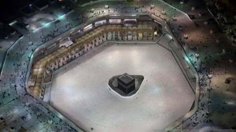 Tanah Kuburan hingga Kain Ka'bah yang Dicuri