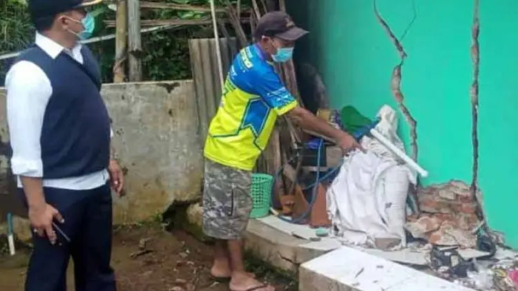 Pergerakan Tanah Intai Kampung Cikadu Singajaya
