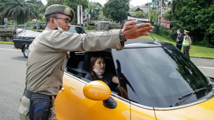 Bima Cek Penerapan Ganjil Genap, Ayu Ting Ting Terjaring Razia