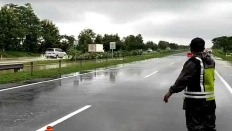 Ruas Tol Cipali Km 136 Sempat Terendam Banjir