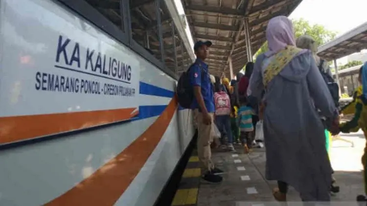KA Kaligung Relasi Cirebon ke Semarang Dibatalkan Akibat Banjir