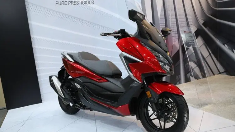 Honda Segarkan Forza dengan Fitur dan Desain yang Menggoda