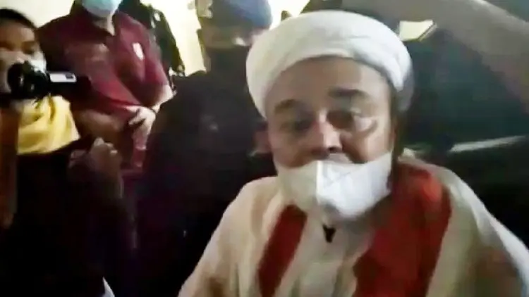 Bareskrim Serahkan Tersangka Rizieq dan Barang Bukti ke Kejagung