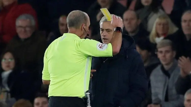 Mourinho Turut Bersimpati kepada Wasit Inggris Mike Dean