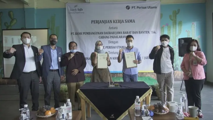 Bank Bjb Salurkan KUR bagi Sejumlah Tenan di Kawasan Wisata Lembang