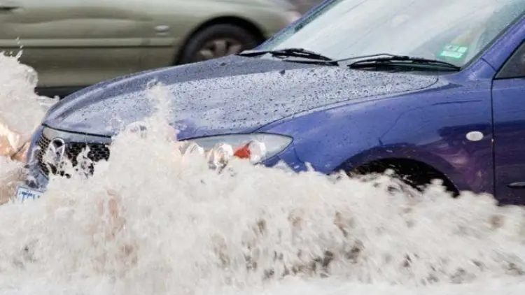 Tips Aman Mobil Matic Lewati Banjir