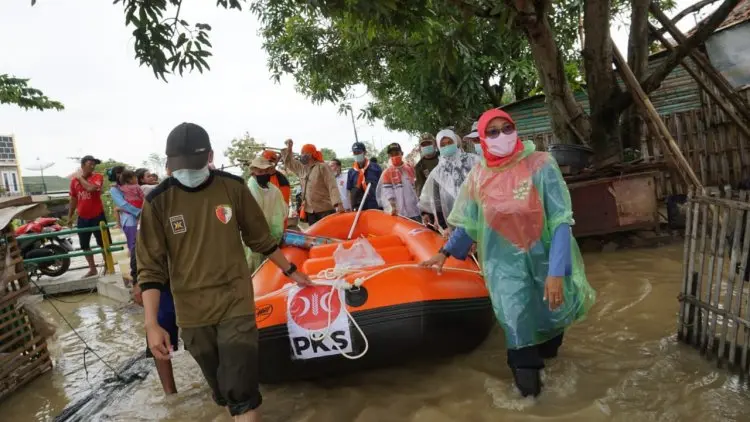 Tinjau Banjir Indramayu, Netty Aher Minta Pemerintah Buat Terobosan