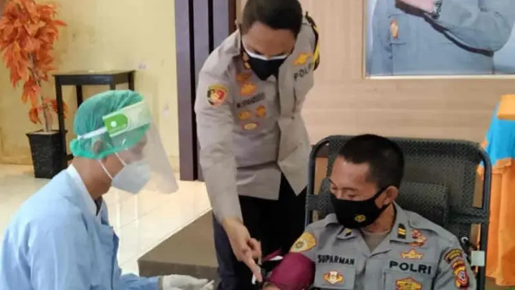 25 Polisi di Cirebon Ikuti Donor Plasma Konvalesen