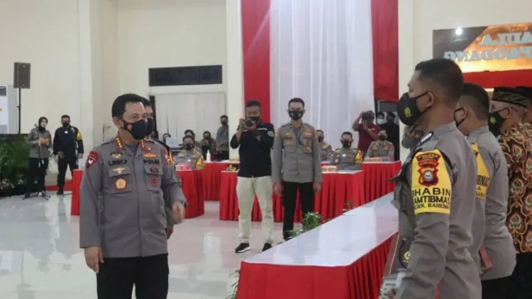 Dua Anggota Polda Sulsel Berprestasi, Kapolri Beri Penghargaan
