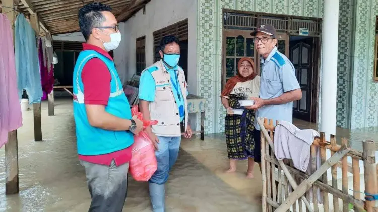 Peduli Warga Terdampak Banjir Jabar, PLN Salurkan Bantuan Sembako