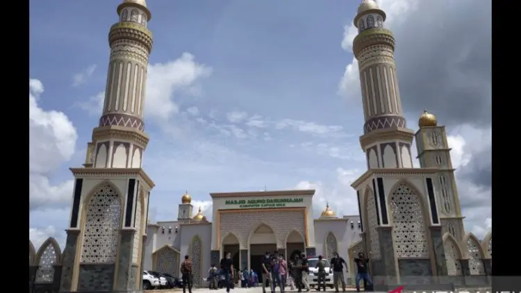 Masjid Agung Darunnajah Putussibau Diresmikan Usai Direnovasi
